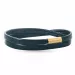 Flad sort armbånd i læder med forgyldt stål lås  x 6 mm