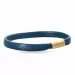 Flad blå armbånd i læder med forgyldt stål lås  x 6 mm