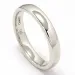 Elegant oval vielsesring i 14 karat hvidguld