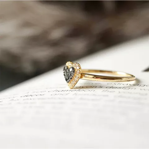 Hjerte sort diamant ring i 14 karat guld 0,13 ct 0,09 ct