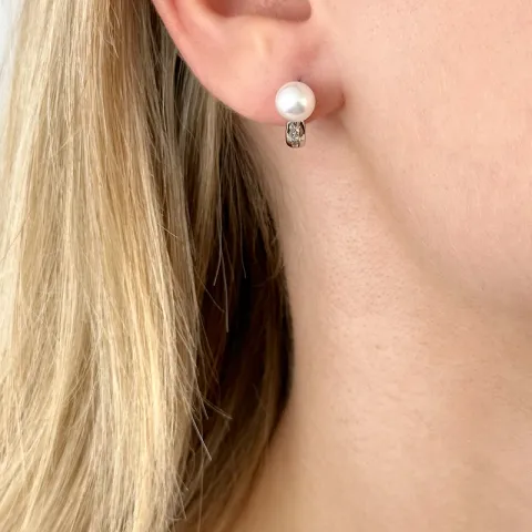 perle halvcreoler i 14 karat hvidguld med diamant