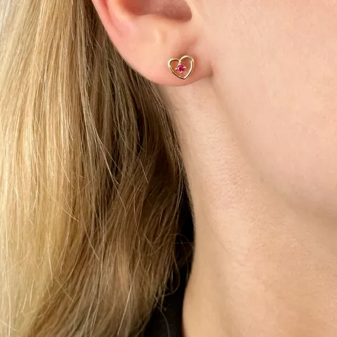 Hjerte rubin øreringe i 14 karat guld med rubin 