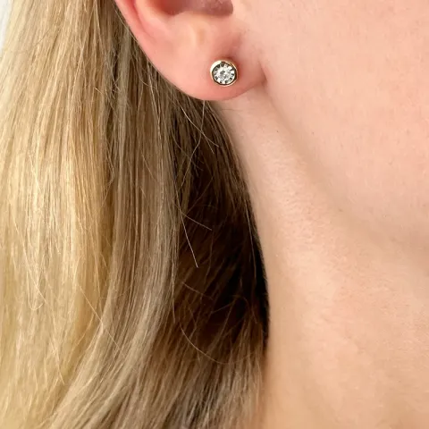 diamant solitaireørestikker i 14 karat guld og hvidguld med diamant 