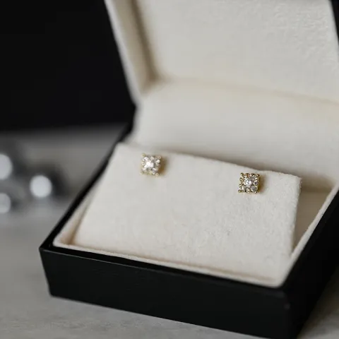 Firkantet diamantøreringe i 14 karat guld med diamant og diamant
