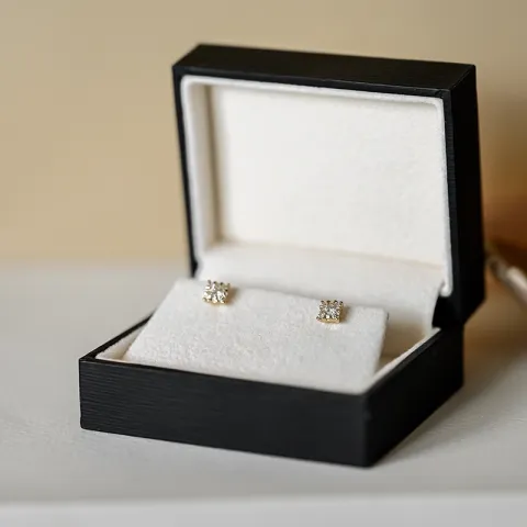 Firkantet diamantøreringe i 14 karat guld med diamant og diamant
