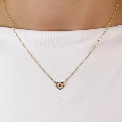 42 cm hjerte rubin vedhæng med halskæde i 14 karat guld 0,07 ct