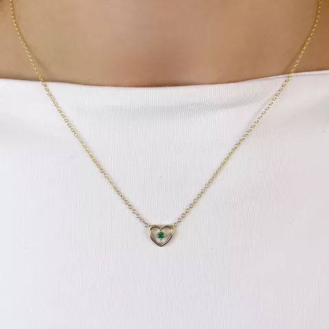 42 cm hjerte smaragd vedhæng med halskæde i 14 karat guld 0,06 ct