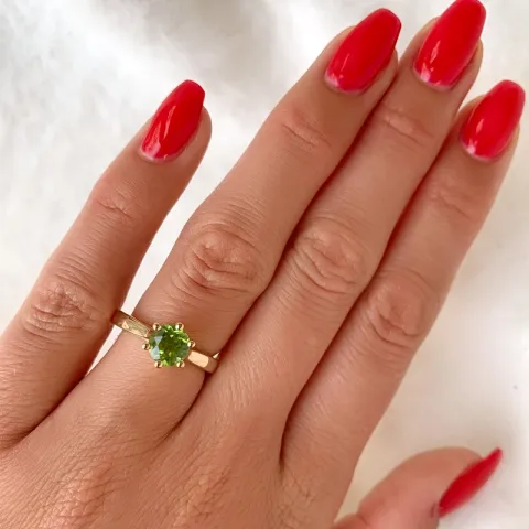 grøn peridot solitairering i 14 karat guld 1,27 ct