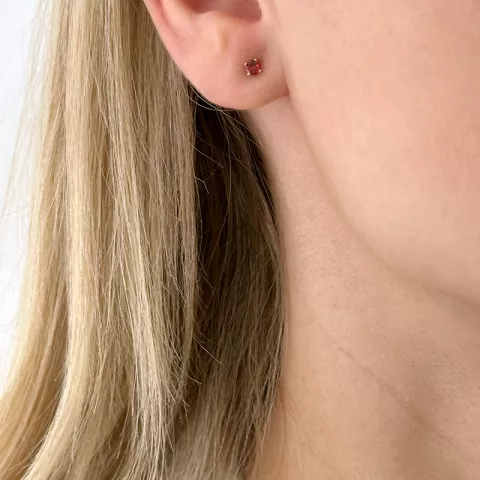 3 mm runde øreringe i 14 karat guld med zirkoner