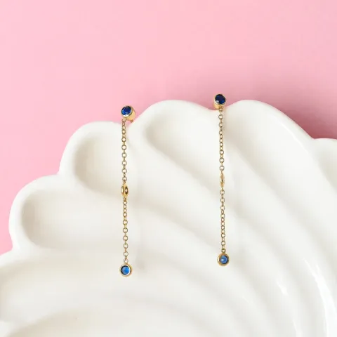 lange safir brillantøreringe i 14 karat guld med diamant og safir