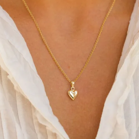 10 x 8,5 mm hjerte halskæde i forgyldt sølv med vedhæng i 8 karat guld - Amoré