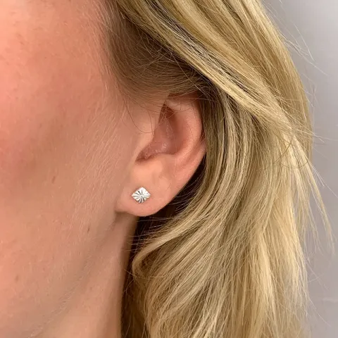 firkantet ørestikker i sølv