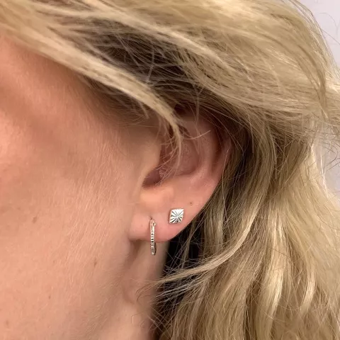 Rund øreringe i sølv