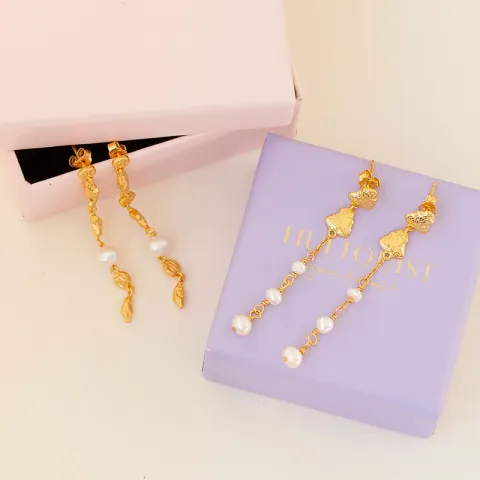 Hultquist Coralie white grande øreringe i forgyldt sølv