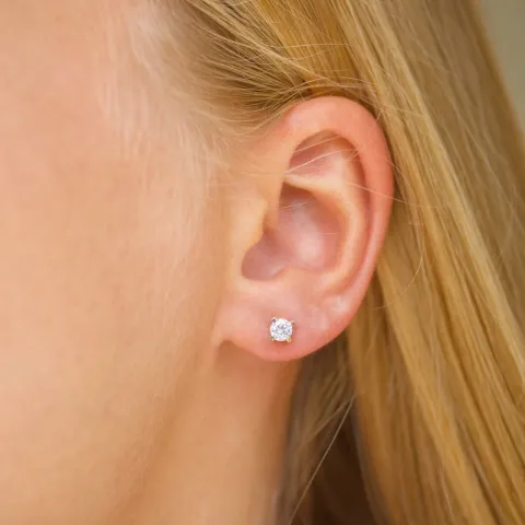 4 mm zirkon ørestikker i 9 karat guld med zirkon