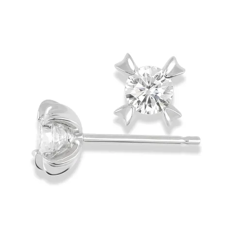 Små ørestikker i 9 karat hvidguld med zirkoner