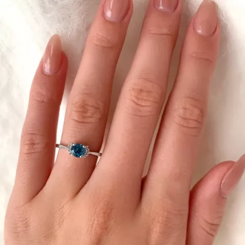 blå topas ring i 9 karat hvidguld