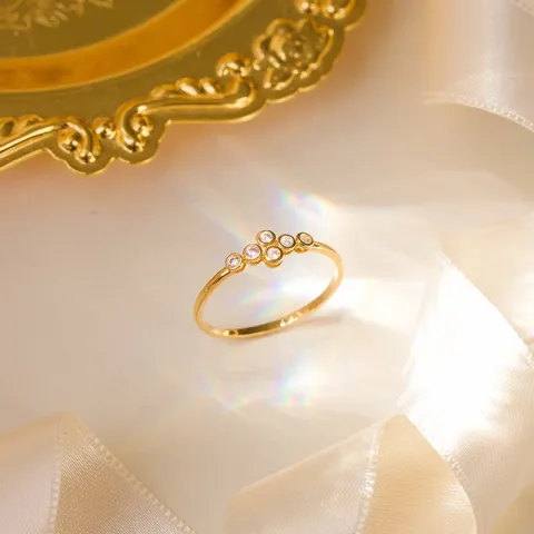 hvid zirkon guldring i 9 karat guld