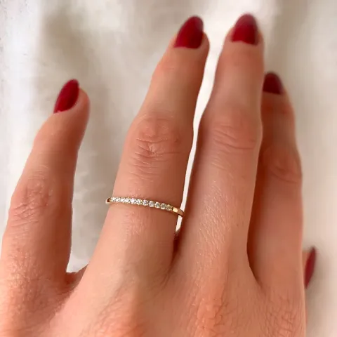 Smal diamantring i 14 karat guld 0,099 ct