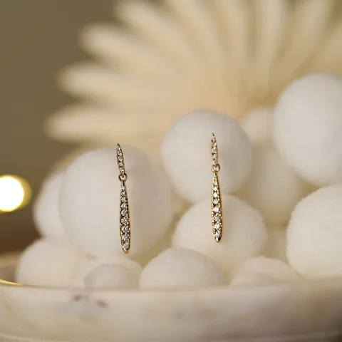 lange diamant øreringe i 14 karat guld med diamant 