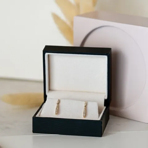 lange diamant øreringe i 14 karat guld med diamant 