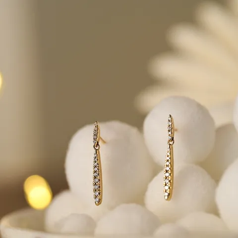 lange diamant øreringe i 14 karat guld med diamant 