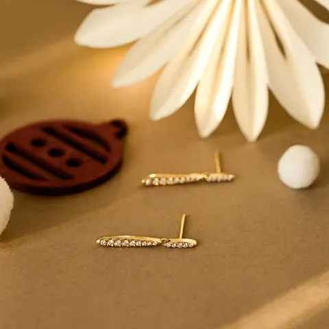 lange diamant øreringe i 14 karat guld med diamant 