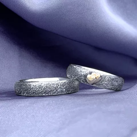 Scrouples vielsesringe i oxideret sølv med guld