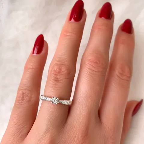 Diamantring i 14 karat hvidguld 0 18 ct 0 14 ct