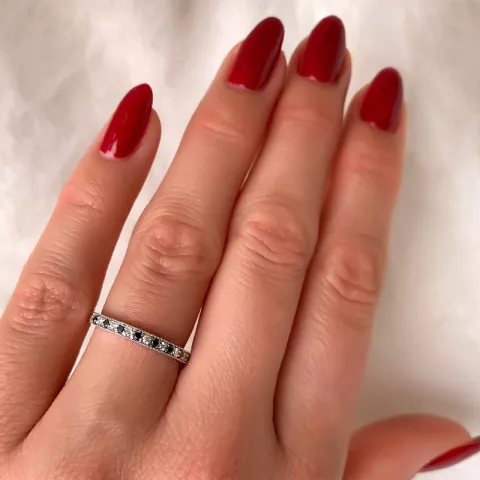 sort diamant ring i 14 karat hvidguld 0,09 ct 0,10 ct