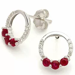 Rubin ørestikker i 14 karat hvidguld med diamanter og rubiner 