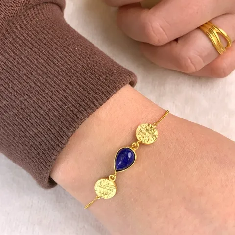 lapis lazuli armbånd i forgyldt sølv med vedhæng i forgyldt sølv