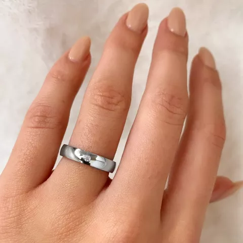 Enkel zirkon ring i rhodineret sølv
