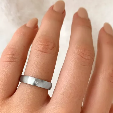Enkel ring i rhodineret sølv