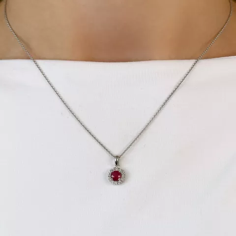 rubin diamantvedhæng i 14 karat hvidguld 0,45 ct 0,12 ct