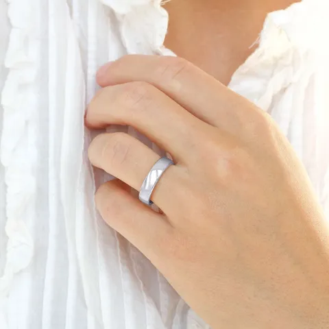 5 mm vielsesring i 14 karat hvidguld