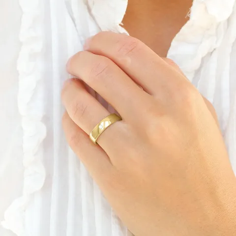 6 og 5 mm vielsesringe i 9 karat guld 0,03 ct - sæt