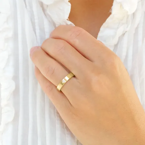 4 mm vielsesring i 14 karat guld 0,03 ct