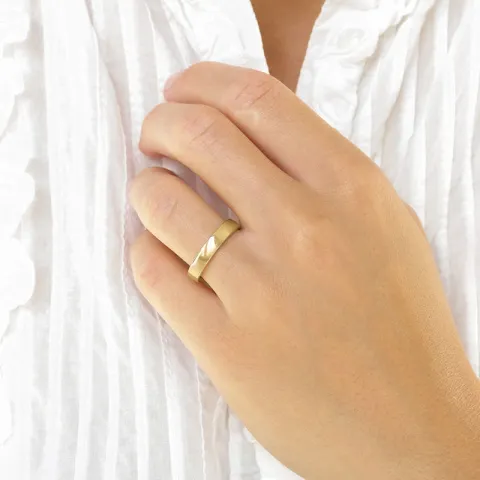 4 mm diamant vielsesringe i 9 karat guld - sæt