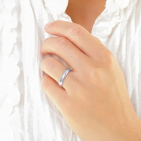 4 mm vielsesring i 14 karat hvidguld