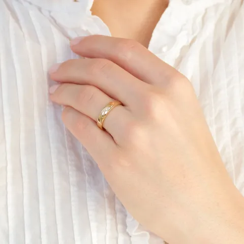 4 mm diamant vielsesring i 14 karat guld 0,008 ct og 0,015 ct