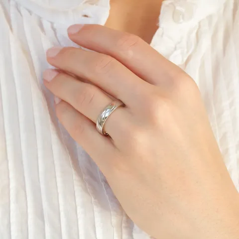 5 og 4 mm diamant vielsesringe i 9 karat hvidguld 0,008 ct og 0,015 ct - sæt