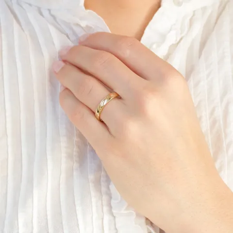 4 mm vielsesringe i 14 karat guld 0,008 ct og 0,015 ct - sæt