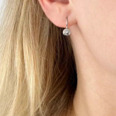 små runde øreringe i rhodineret sølv