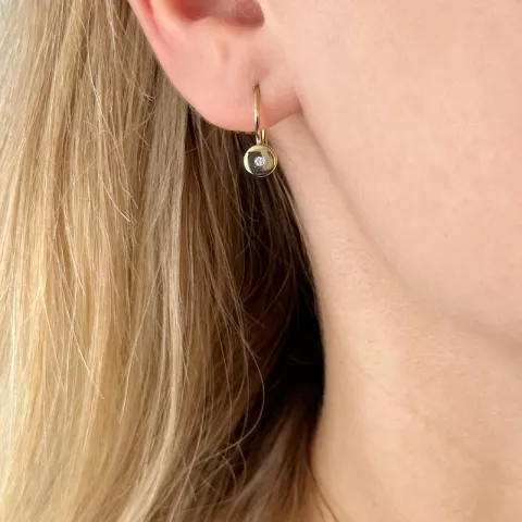 små opal øreringe i forgyldt sølv