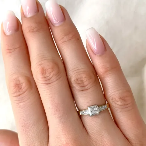 firkantet diamant ring i 9 karat guld.- og hvidguld 0,04 ct