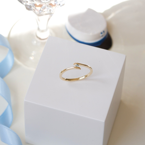 topas ring i 9 karat guld 0,02 ct