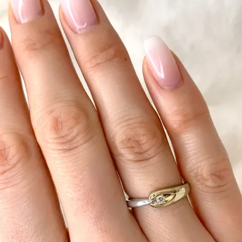 Diamantring i 9 karat guld.- og hvidguld 0,05 ct