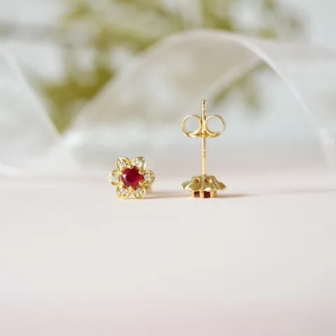 Blomster rubin diamantøreringe i 9 karat guld med diamanter og rubiner