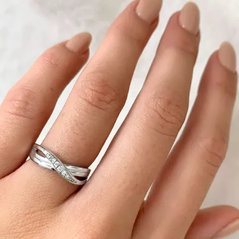 Elegant snoet zirkon ring i sølv